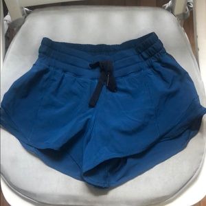 Lululemon hotty hot short - sz 2 - blue/black!